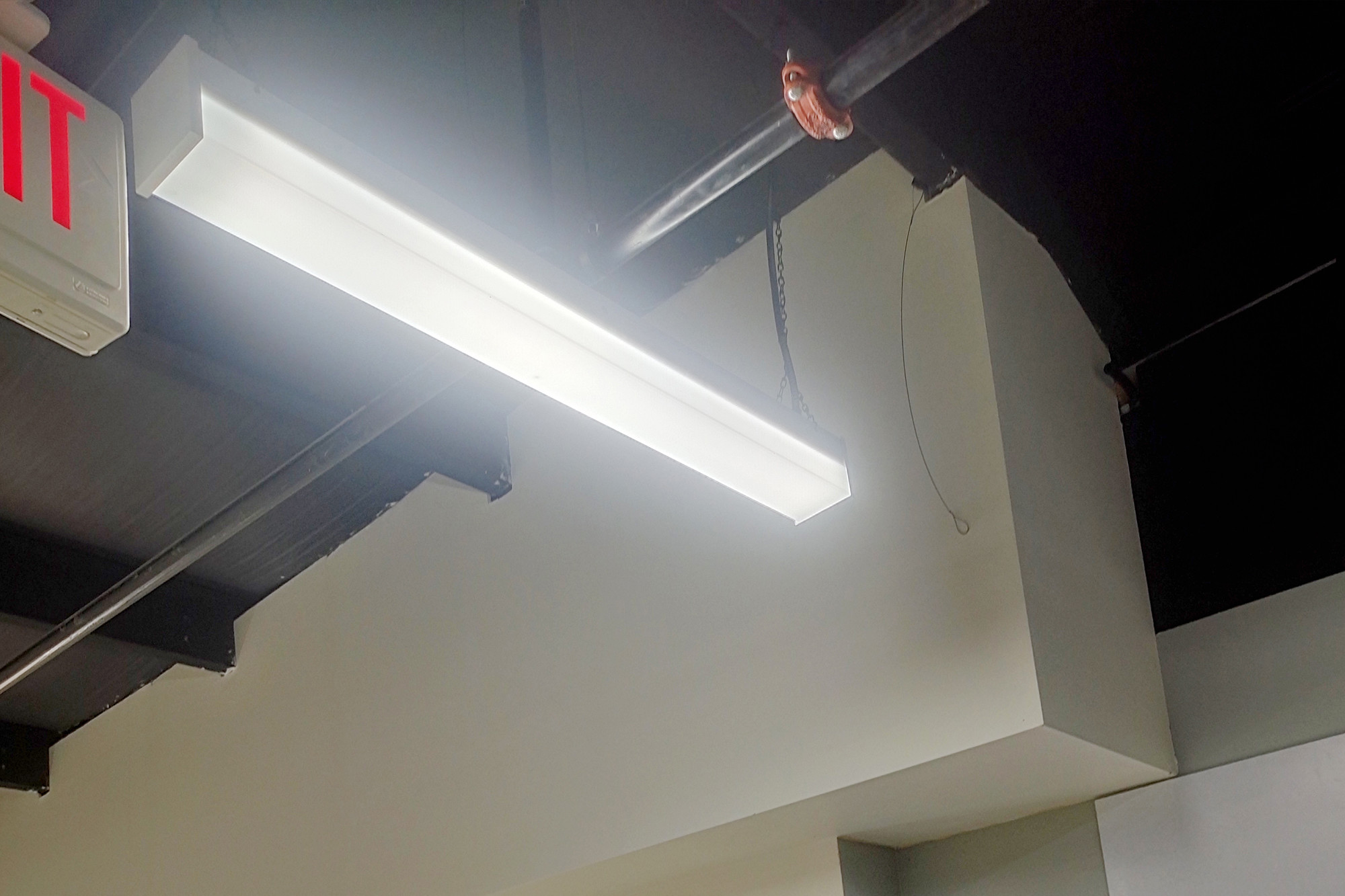 최신 회사 사례 LED 랩어라운드 조명 애플리케이션
